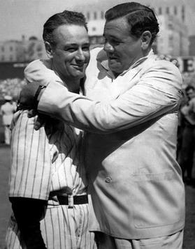 Babe_Ruth_hugging_Lou_Gehrig_(1939)